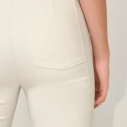 DRYKORN Schmale Hose Aus Technostretch-Satin Off_white -Günstiges Drykorn Geschäft 10 80 122105 80609 BASKET 1903 05 d2263430bbb579621ae73f2151d3bf72127c5f6a 720x1080