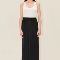 DRYKORN Palazzo Pants Mit Gummizugbund Aus Fließendem Viskose Satin Schwarz -Günstiges Drykorn Geschäft 10 80 130039 80758 CEILING 1000 02 1872f67e2b53ce66197ea116b2ea19d1cc28beef 720x1080