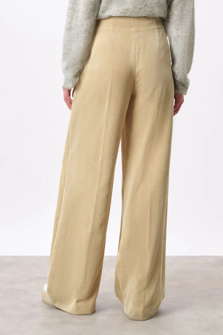 DRYKORN Marlenehose Mit Angeschnittenem Bund Aus Cord Braun 5 DRYKORN Marlenehose Mit Angeschnittenem Bund Aus Cord Braun – Bild 3