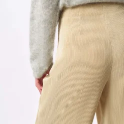 DRYKORN Marlenehose Mit Angeschnittenem Bund Aus Cord Braun 10 DRYKORN Marlenehose Mit Angeschnittenem Bund Aus Cord Braun -Günstiges Drykorn Geschäft 10 80 132041 80693 BEFORE 1815 04 fd7e6d95b0dcdd92922a6975d5ec8aeb310194fd 720x1080