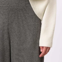 DRYKORN Hose Mit Barrel-Leg In Verkürzter Länge In Jersey Grau -Günstiges Drykorn Geschäft 10 80 138307 80746 SEAL 6310 04 dab08bbc79184c96befe29c1322020036a529ebd 720x1080