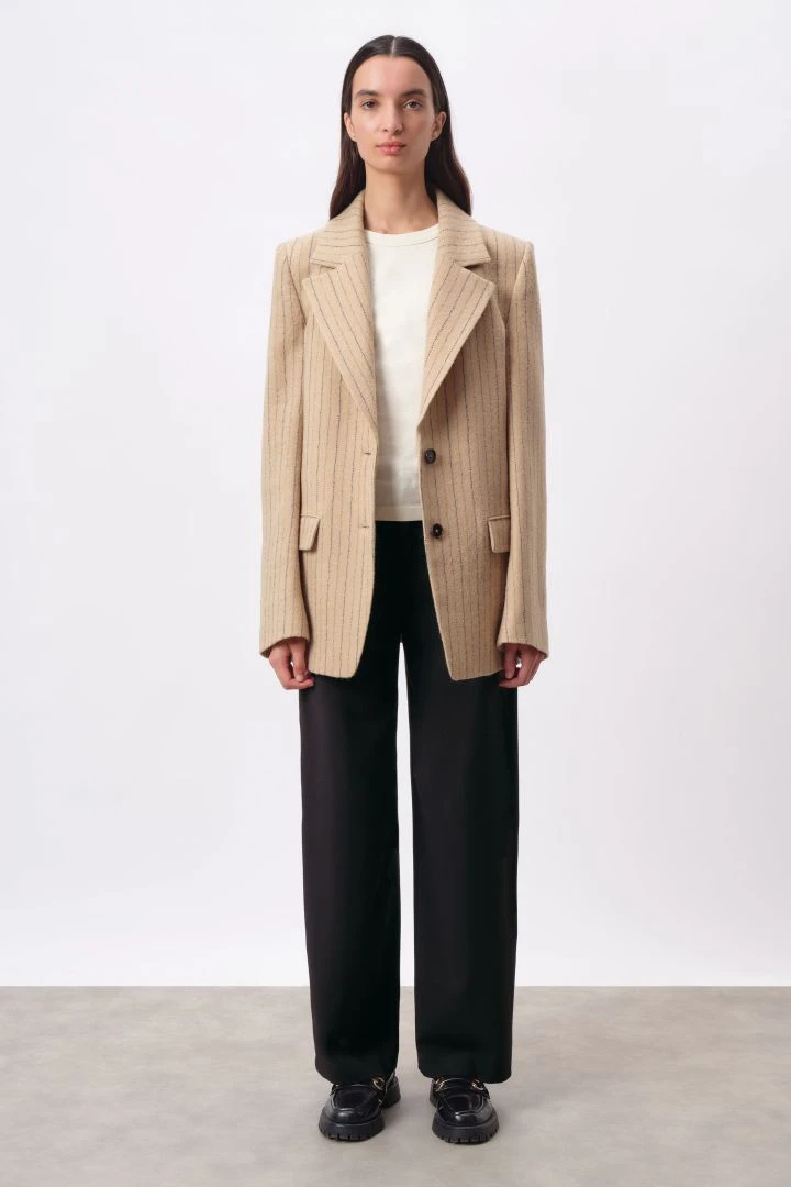 Oversized Outdoorblazer In Reiner Schurwolle Mit Nadelstreifen Braun 4 Oversized Outdoorblazer In Reiner Schurwolle Mit Nadelstreifen Braun – Bild 2