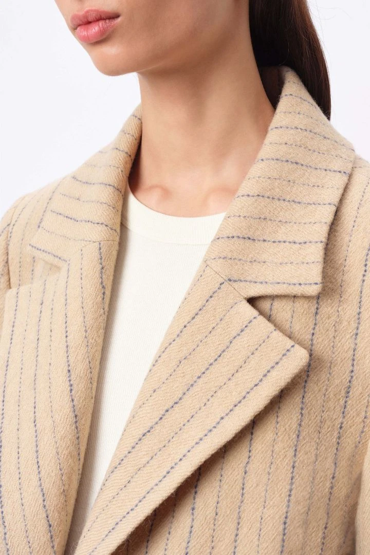 Oversized Outdoorblazer In Reiner Schurwolle Mit Nadelstreifen Braun 6 Oversized Outdoorblazer In Reiner Schurwolle Mit Nadelstreifen Braun – Bild 4