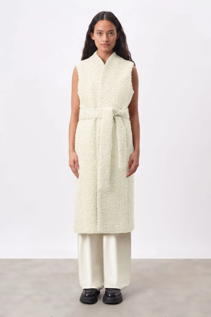 Lange Weste Mit Bindegürtel In Two-Tone Bouclé Braun 4 Lange Weste Mit Bindegürtel In Two-Tone Bouclé Braun – Bild 2