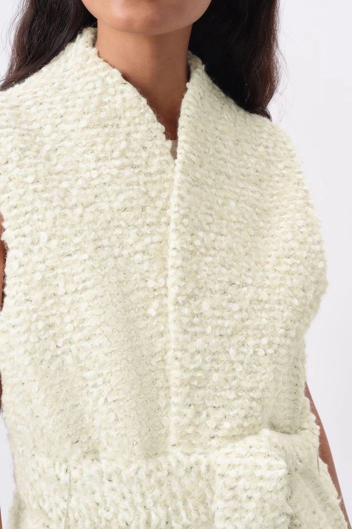 Lange Weste Mit Bindegürtel In Two-Tone Bouclé Braun 7 Lange Weste Mit Bindegürtel In Two-Tone Bouclé Braun – Bild 5