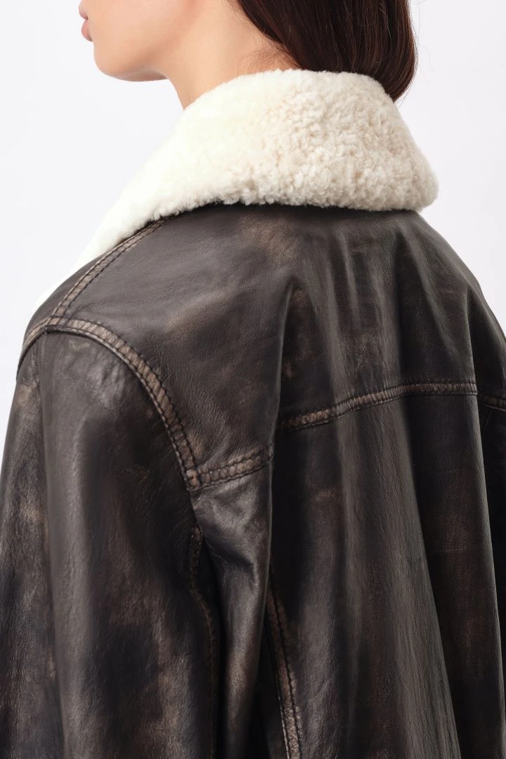 Oversized Pilotenjacke In Nappaleder Mit Vintage-Effekten Schwarz 6 Oversized Pilotenjacke In Nappaleder Mit Vintage-Effekten Schwarz – Bild 4