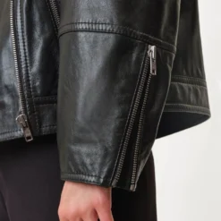 Oversize-Perfecto Lederjacke In Nappaleder Mit Glänzender Oberfläche Schwarz -Günstiges Drykorn Geschäft 10 84 180057 84401 VROCK 1000 05 5ff78accc5235c0bbfa10968c7945f4cd2476773 720x1080