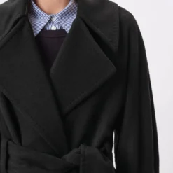 Mantel Mit Breitem Bindegürtel In Kaschmir-Mix Schwarz -Günstiges Drykorn Geschäft 10 85 120153 85293 ALPERTON 3 1000 05 76acc5e60556c4df643017286be2ccfed2835dc3 720x1080