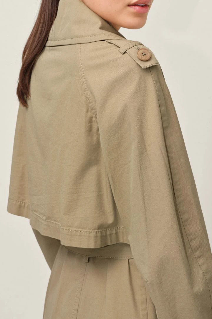 DRYKORN Klassischer Trench Mit Weitem Raglanärmel Braun 7 DRYKORN Klassischer Trench Mit Weitem Raglanärmel Braun – Bild 5