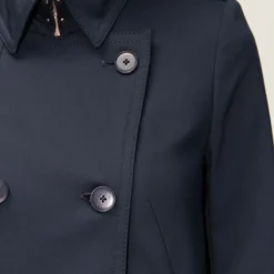 Uniformmantel In Technostretch-Satin Blau -Günstiges Drykorn Geschäft 10 85 122105 85256 HARLESTON 3110 04 f383f2fd45f6803f749582e32cf9d80a63d58469 720x1080