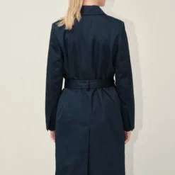 DRYKORN Mantel Mit Bindegürtel In Baumwoll-Gabardine Blau -Günstiges Drykorn Geschäft 10 85 122112 85295 ORHILL 3000 03 a043410622971d7a974b2159c39dcea54c32b808 720x1080