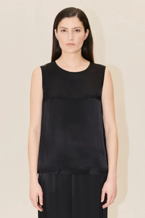 DRYKORN Shirt Bluse Mit Rückenschlitz Aus Fließendem Viskose Satin Schwarz -Günstiges Drykorn Geschäft 10 87 130039 87489 ALINUA 1000 01 7cc8ad9530a1b127a04485002ace49d39cd75f9a 720x1080