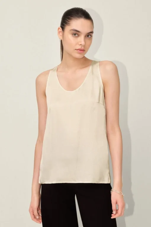 DRYKORN Top Aus Fließendem Satin Beige -Günstiges Drykorn Geschäft 10 87 130039 87501 EINAR 1903 01 162267cb3b0977b3f8b7ad12ed148526431aac82 720x1080