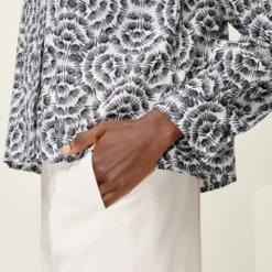 DRYKORN Tunika Mit Feather-Print Schwarz -Günstiges Drykorn Geschäft 10 87 152147 87479 ITUA 1000 04 f8f78fd4bd5531259344d423f03f622ca90b2f89 720x1080