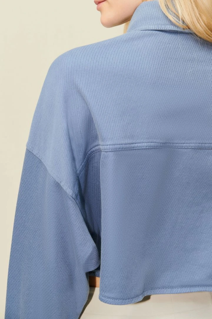 DRYKORN Verkürztes Overshirt Aus Fließendem Twill Blau 6 DRYKORN Verkürztes Overshirt Aus Fließendem Twill Blau – Bild 4