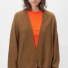 Cleane Strickjacke In Merinowolle Braun -Günstiges Drykorn Geschäft 10 88 420002 88517 MANUMY 1206 01 f0e35a8e9c8968f7e9abd85fcdde2ef5689020d8 720x1080