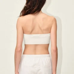 DRYKORN Bandeau-Strick-Top Off_white -Günstiges Drykorn Geschäft 10 88 420013 88553 DYRE 1903 03 d04b9cf825e50d4385c70e9fe3d85766296e72d9 720x1080