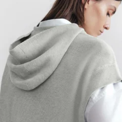 Pullunder Aus Baumwoll-Kaschmir-Mix Grau -Günstiges Drykorn Geschäft 10 88 420018 88505 MALEAN 6603 04 e90c6a25be346b6a2c8aa995b161f8a7963f9ce5 720x1080