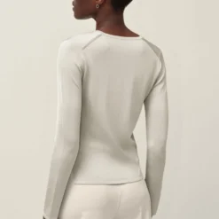 DRYKORN Schmales Longsleeve Aus Viskose Off_white -Günstiges Drykorn Geschäft 10 88 420108 88554 AYNENI 1903 03 7de8bca9819d31c7ae02b1a697e7c82218767daa 720x1080