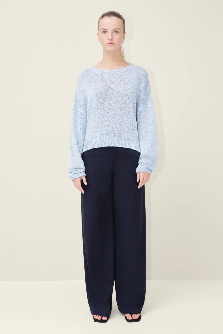 DRYKORN Verkürzter Egg-Shape Pullover Blau 4 DRYKORN Verkürzter Egg-Shape Pullover Blau – Bild 2