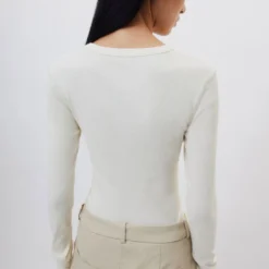 DRYKORN Schmales Longsleeve Aus Baumwolle Off_white 9 DRYKORN Schmales Longsleeve Aus Baumwolle Off_white -Günstiges Drykorn Geschäft 10 89 520026 89815 NURIT 1902 03 f7a92bb946d752af7dee52f6843d7962cf2218ed 720x1080