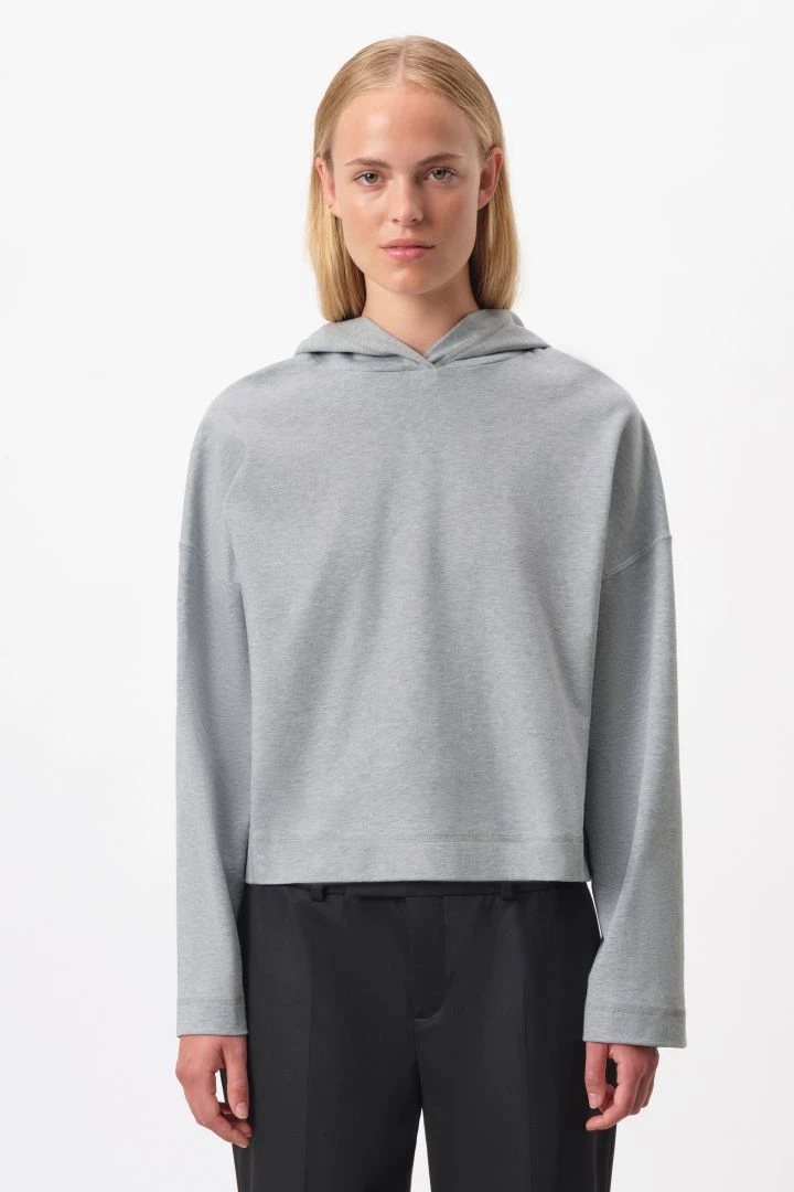 DRYKORN Verkürzter Hoodie In Softer Bio Baumwolle Grau 3 DRYKORN Verkürzter Hoodie In Softer Bio Baumwolle Grau